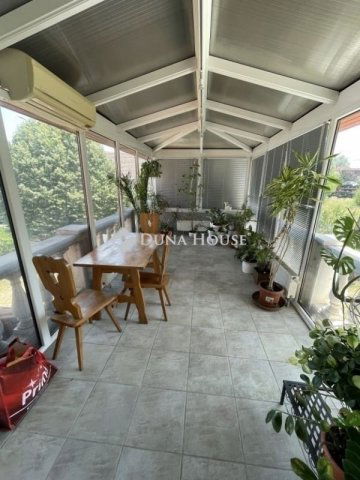 Eladó családi ház, Budapesten, XV. kerületben 250 M Ft, 7 szobás