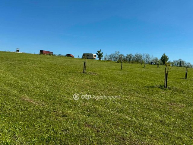 Eladó telek, Szomoron 45 M Ft / költözzbe.hu