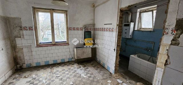 Eladó családi ház, Szombathelyen 35 M Ft, 2 szobás