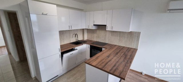 Eladó téglalakás, Szegeden 59.9 M Ft, 2+2 szobás