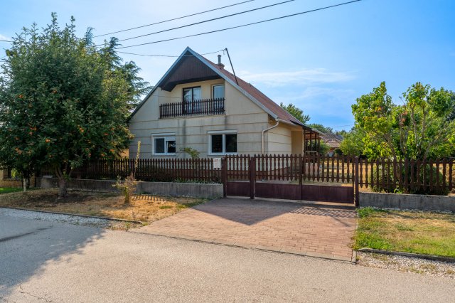 Eladó családi ház, Gárdonyban 94.9 M Ft, 4 szobás