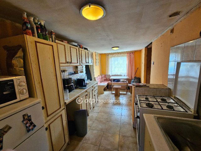 Eladó családi ház, Mezőtúron 7.8 M Ft, 1+1 szobás