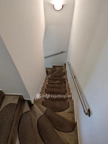 Eladó sorház, Vácon 109.2 M Ft, 1+3 szobás