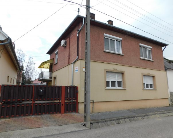 Eladó téglalakás, Keszthelyen 45 M Ft, 3 szobás