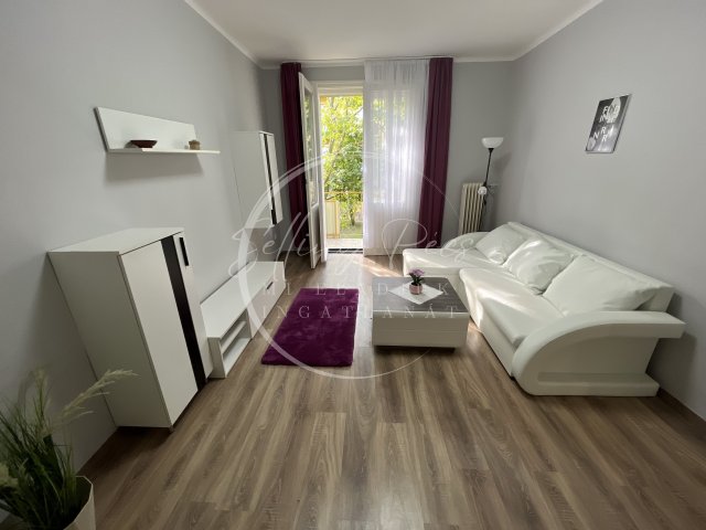 Kiadó téglalakás, albérlet, Pécsett, Kőrösi Csoma Sándor utcában