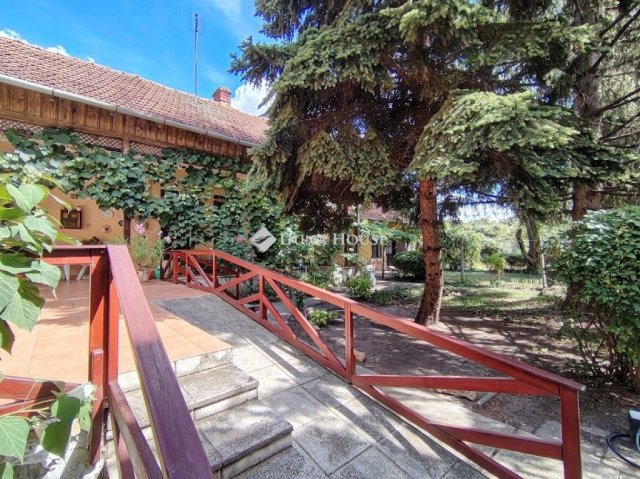Eladó családi ház, Békéscsabán 65.9 M Ft, 6 szobás
