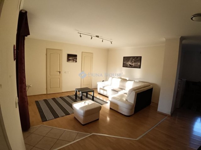 Eladó családi ház, Esztergomban 119 M Ft, 7 szobás