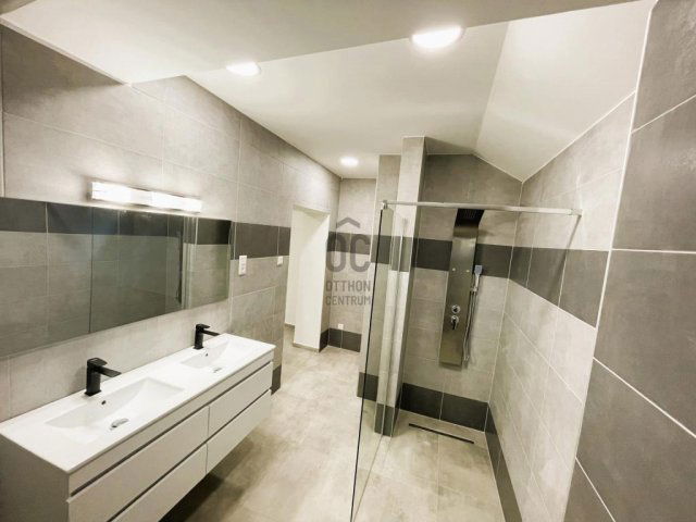 Eladó ikerház, Zalaegerszegen 94.99 M Ft, 3 szobás