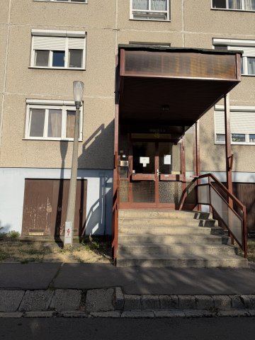 Eladó panellakás, Cegléden 36.5 M Ft, 1 szobás