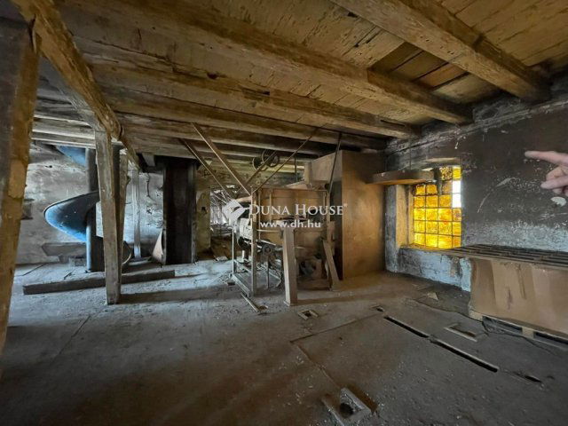 Eladó ipari ingatlan, Kisszálláson 129 M Ft