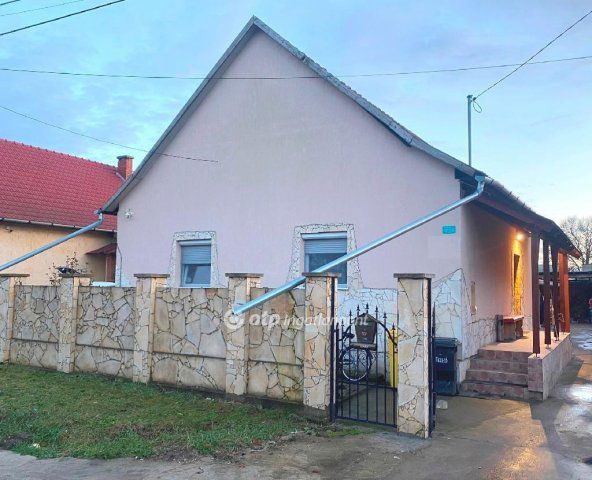 Eladó családi ház, Tiszafüreden 54 M Ft, 4 szobás