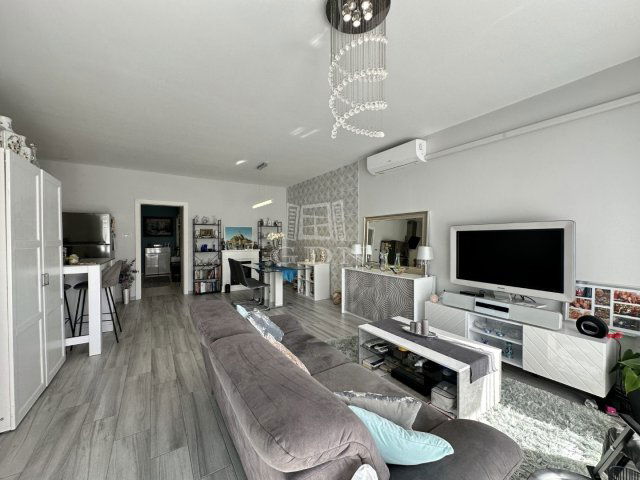 Eladó téglalakás, Székesfehérvárott 125.35 M Ft, 4 szobás