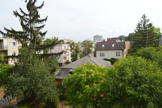 Eladó téglalakás, Debrecenben 76 M Ft, 3 szobás