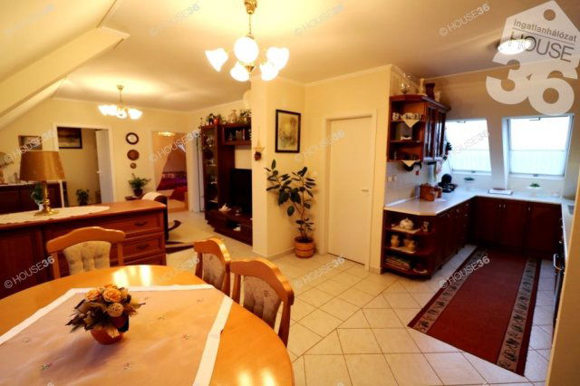 Eladó téglalakás, Kecskeméten 74.2 M Ft, 4 szobás