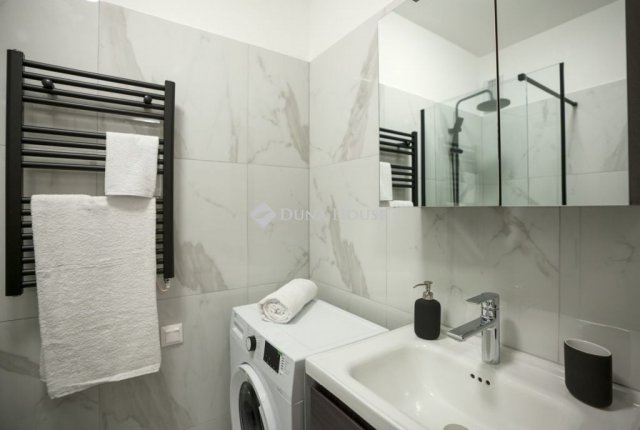 Eladó téglalakás, Budapesten, VIII. kerületben 70.544 M Ft