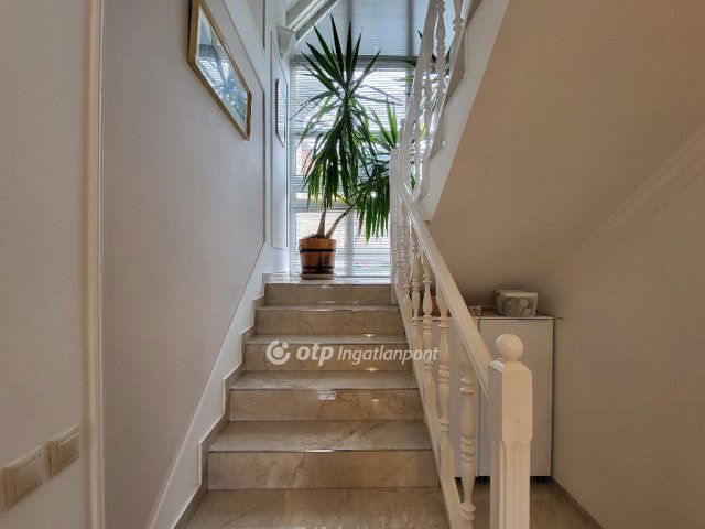 Eladó családi ház, Zamárdiban 347.5 M Ft, 6 szobás