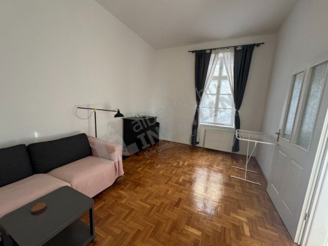 Kiadó téglalakás, albérlet, Budapesten, V. kerületben, 3 szobás