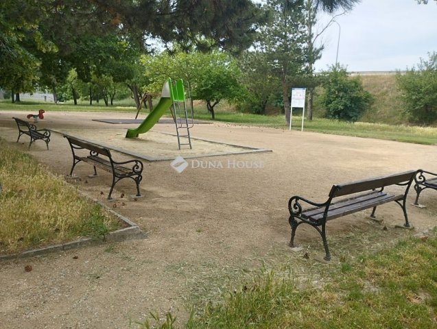 Eladó panellakás, Székesfehérvárott 53 M Ft, 2 szobás
