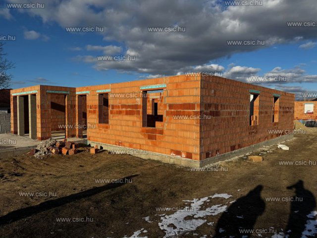 Eladó ikerház, Vácrátóton 92 M Ft, 2+2 szobás