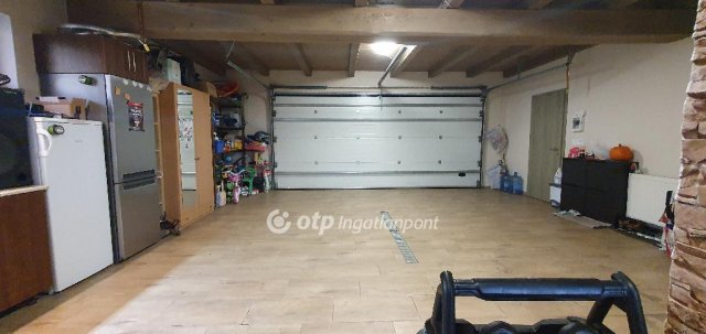 Eladó családi ház, Pakson 149.9 M Ft, 3+2 szobás