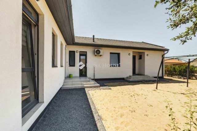 Eladó családi ház, Kecskeméten 89.9 M Ft, 3 szobás