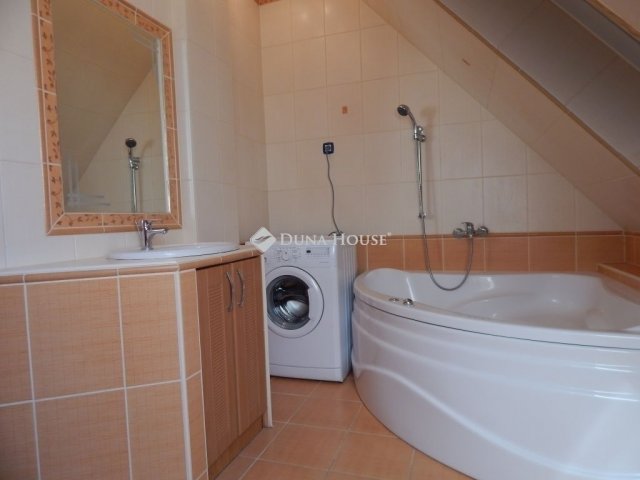 Eladó családi ház, Kecskeméten 115 M Ft, 6 szobás