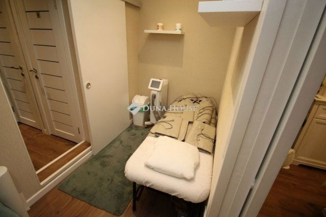 Eladó üzlethelyiség, Kecskeméten 45 M Ft, 2 szobás