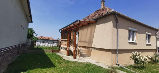 Eladó családi ház, Dunaszegen 60 M Ft, 2+1 szobás
