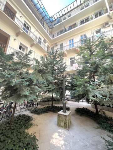Eladó téglalakás, Budapesten, VI. kerületben 79 M Ft, 2 szobás