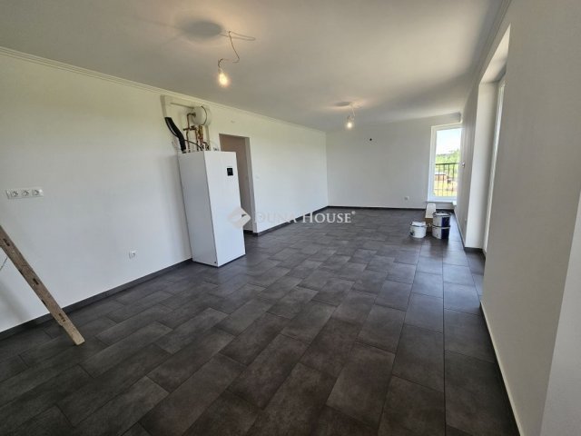 Eladó téglalakás, Mendén 79.9 M Ft, 4 szobás