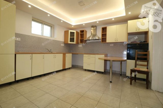 Eladó családi ház, Soltvadkerten 24.5 M Ft, 4 szobás