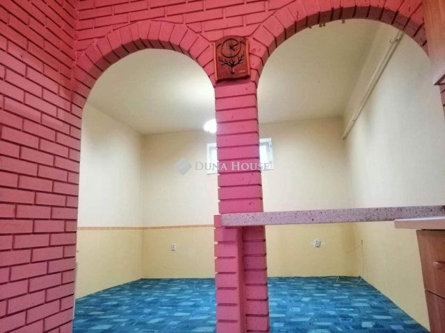 Eladó téglalakás, Cegléden 20 M Ft, 1 szobás