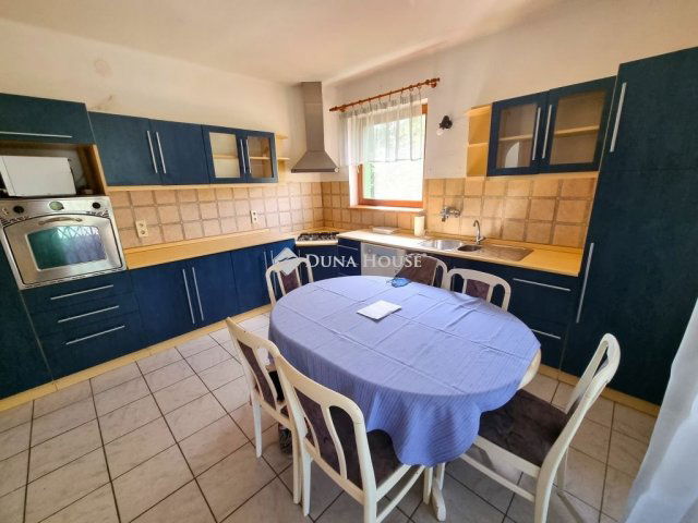 Eladó családi ház, Szigetszentmiklóson 89 M Ft, 5 szobás