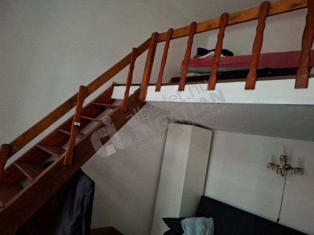 Eladó téglalakás, Budapesten, VIII. kerületben, Auróra utcában