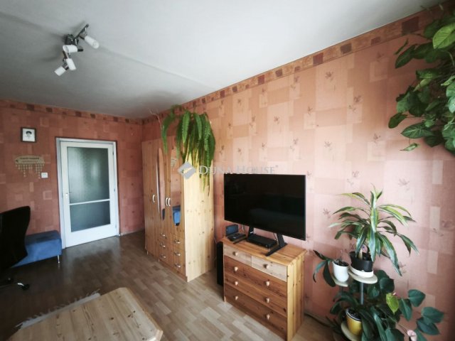 Eladó panellakás, Szombathelyen 52.9 M Ft, 4 szobás