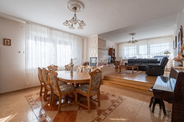 Eladó családi ház, Vértessomlón 134.9 M Ft, 7 szobás