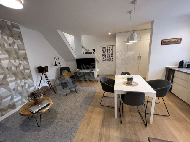 Kiadó téglalakás, albérlet, VI. kerületben, Hunyadi téren