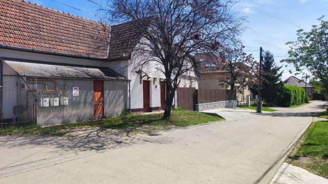 Eladó üzlethelyiség, Szolnokon 99 M Ft, 5 szobás
