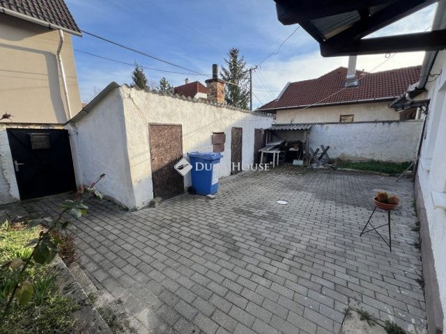 Eladó családi ház, Veszprémben 34.99 M Ft, 2 szobás