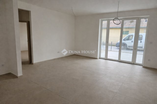 Eladó ikerház, Üllőn 120 M Ft, 4 szobás / költözzbe.hu