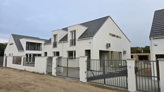 Eladó ikerház, Mogyoródon 99.9 M Ft, 5 szobás