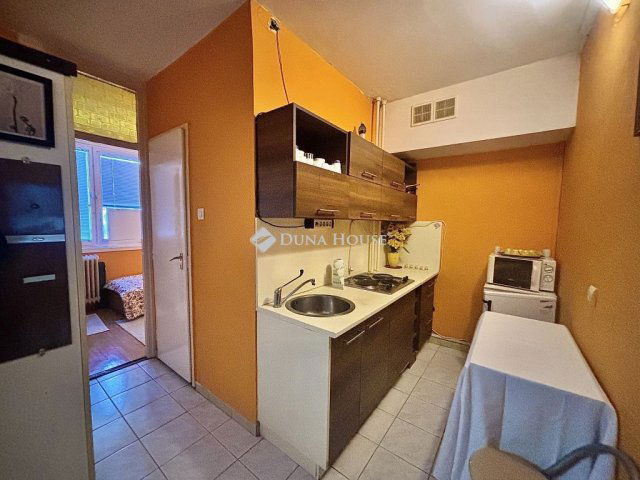 Eladó panellakás, Tatabányán 37.5 M Ft, 2 szobás