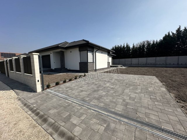 Eladó családi ház, Szigetszentmiklóson 159.9 M Ft, 4 szobás