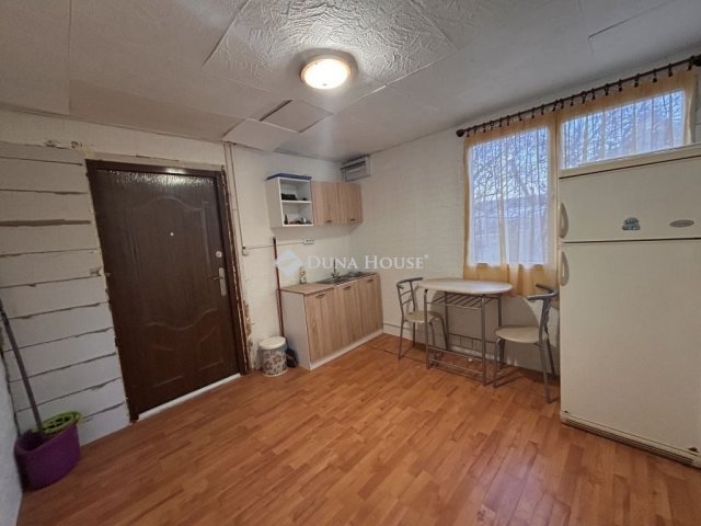 Eladó családi ház, Mogyoródon 36 M Ft, 1 szobás