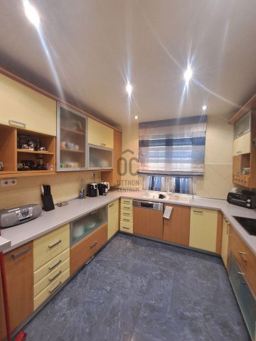 Eladó családi ház, Debrecenben 222 M Ft, 7 szobás