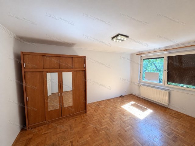Eladó panellakás, Tatabányán 47.9 M Ft, 3+1 szobás