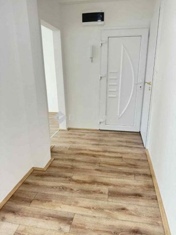 Eladó panellakás, Pécsett 51.9 M Ft, 3 szobás