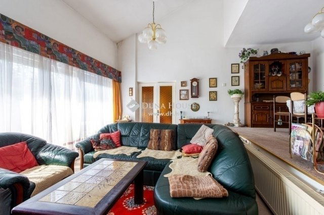 Eladó családi ház, Budapesten, II. kerületben 239.9 M Ft