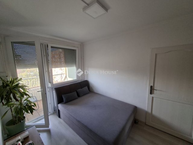 Eladó panellakás, Szegeden 62 M Ft, 3 szobás