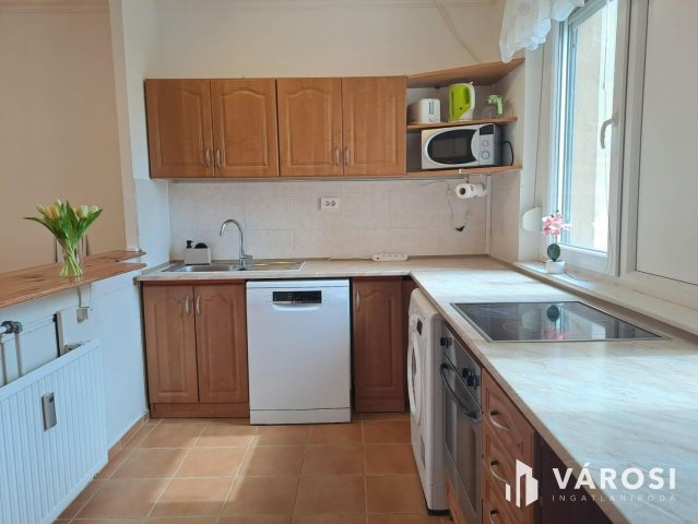 Kiadó panellakás, albérlet, Debrecenben 250 E Ft / hó, 4 szobás